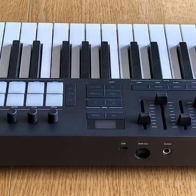 Novation Launchkey 61 MKIV MIDI Keyboard Controller 2024 - Present - Black image 2