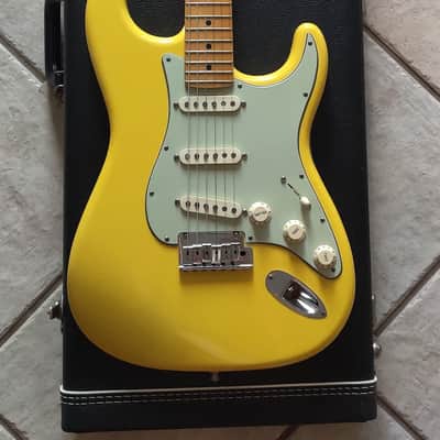 Fender Custom Shop Deluxe Stratocaster 2011 – Graffiti Yellow – OHSC – Fresh Setup image 3