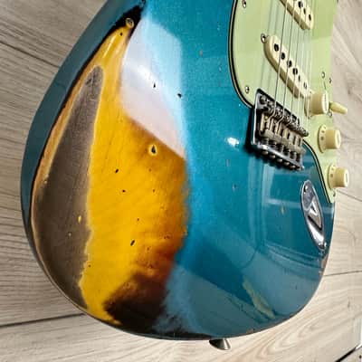 Fender Custom Shop 1961 Stratocaster Heavy Relic Aged Ocean Turquoise over 3-Color Sunburst image 8
