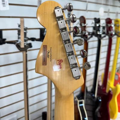 Squier Classic Vibe Bass VI - 3-Color Sunburst image 5