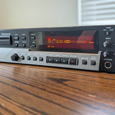 TASCAM CD-RW900SL Rackmount CD Recorder and Player - Black - Excellent Condition image 3
