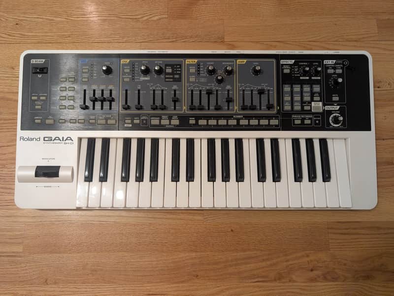 Roland SH-01 GAIA 37-Key Digital Synthesizer 2010 - 2012 - White image 1