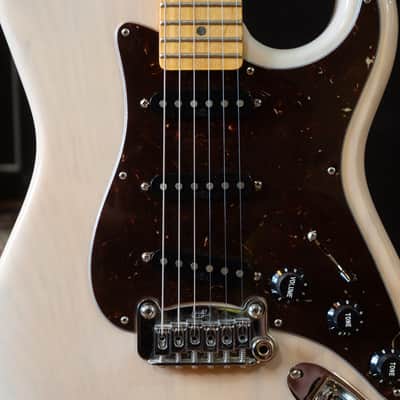 G&L Legacy 2022 - White Blonde W/ OHSC Excellent Condition image 4