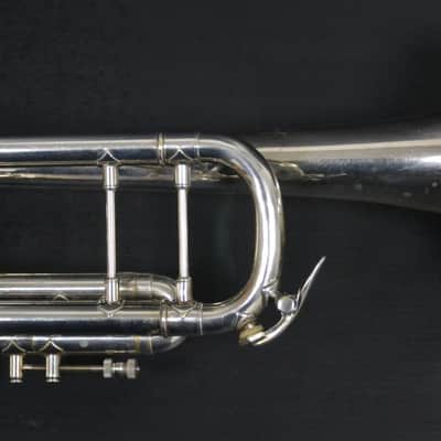 Trompeta Bach Stradivarius 37 estrella Corporation en buen estado. image 3