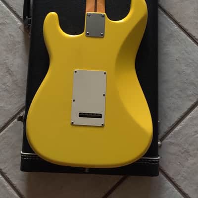 Fender Custom Shop Deluxe Stratocaster 2011 – Graffiti Yellow – OHSC – Fresh Setup image 11