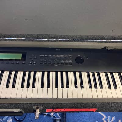 Roland D-70 76-Key Super LA Synthesizer 1990 - 1994 - Black image 10