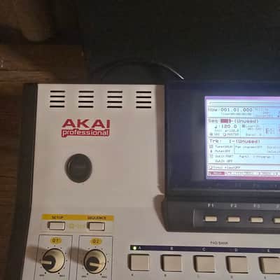 Akai MPC4000 Music Production Center 2002-2007 - Blue White image 4