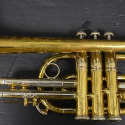 Corneta Bach Stradivarius 181-37 Corporation lacada en buen estado. image 2