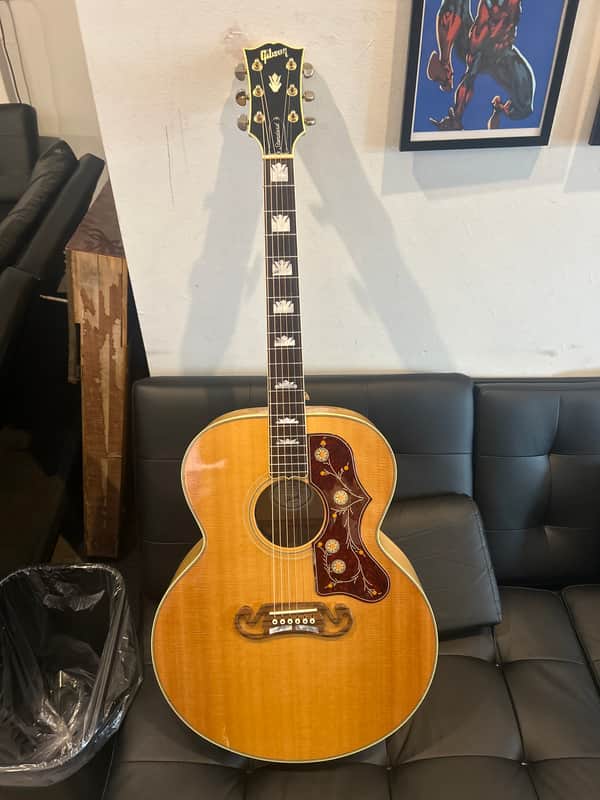 Gibson SJ-200 Standard