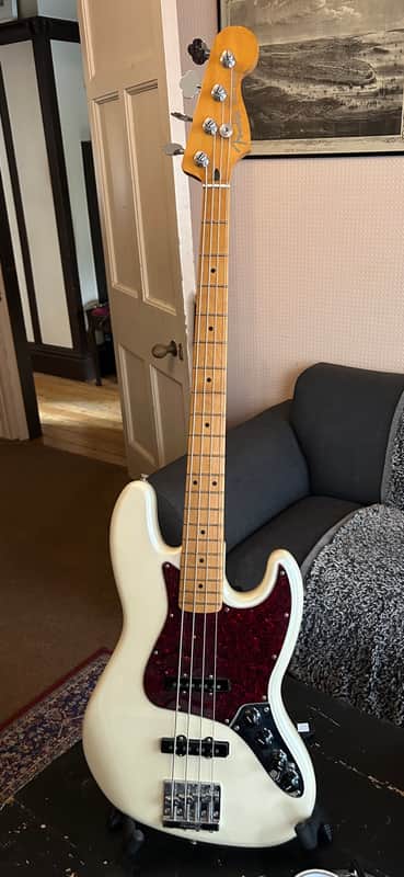 Fender Player Plus Jazz Bass with Maple Fretboard