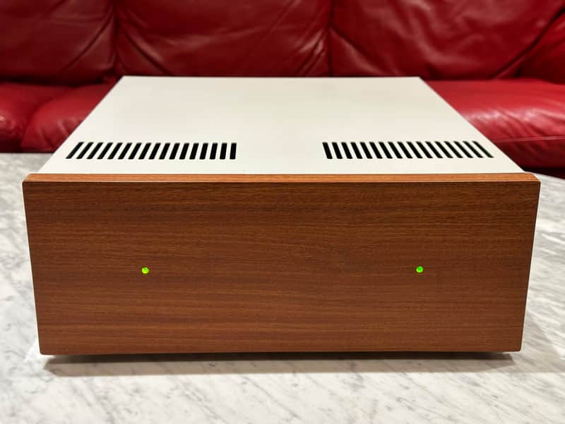DIY High-End STEREO Power Amplifier (240 watts) for Studio or Hifi use - White / Solid Wood image 1