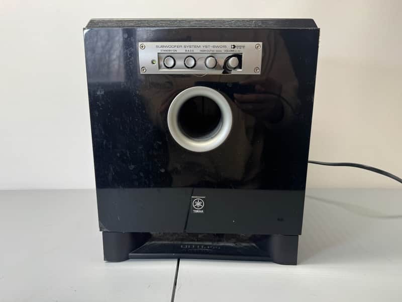 Yamaha YST-SW015 Powered Subwoofer Home Theater Sub Audio Bass Vintage DAMAGE image 1