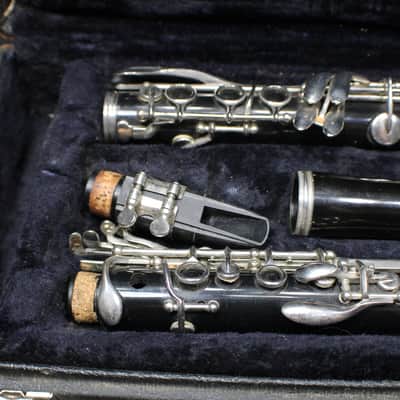 A  U.S.A. Selmer-Bundy Bb Clarinet in it's Original Case & Ready to Play   # 6 C image 3