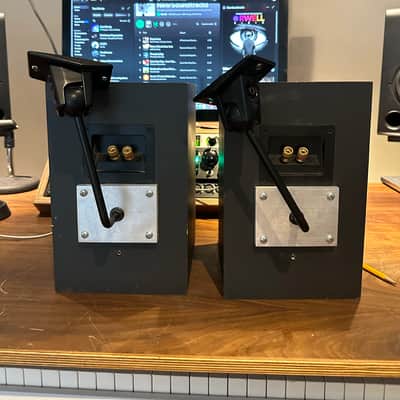 Alesis Point 7 Monitors WITH WALL MOUNTS image 4