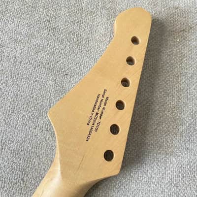 Mitchell Short Scale Mini Guitar Maple Neck, Rosewood 22 Frets Fingerboard image 7