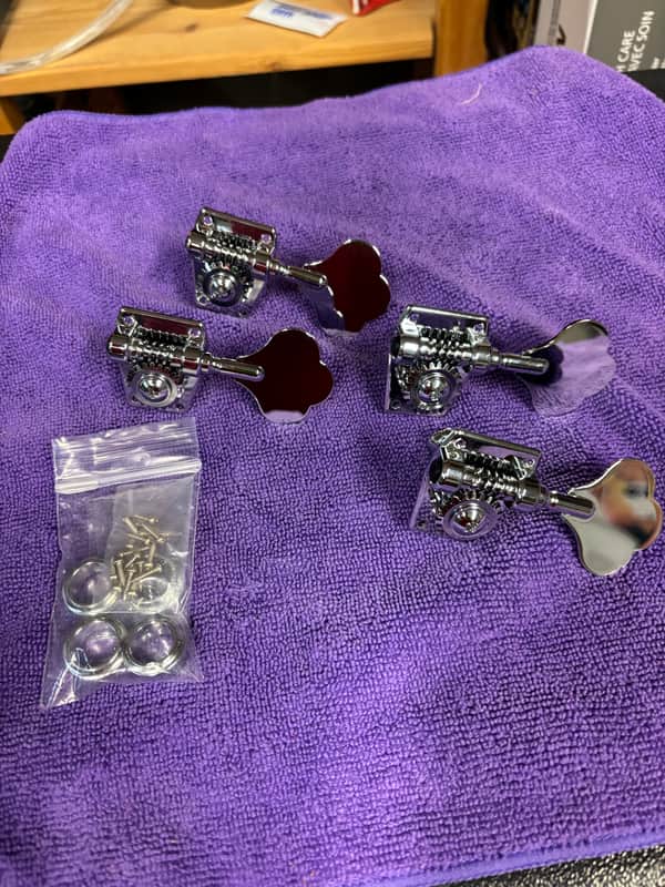 G&L Tribute Bass Tuners Machine Heads Chrome