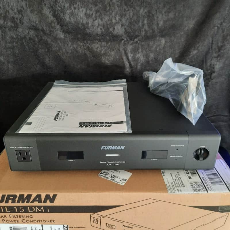 Furman Elite-15 DM I Linear filtering AC power source with dual metering. 2022 black image 1