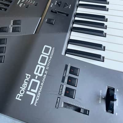 Roland JD-800 61-Key Programmable Synthesizer 1991 - 1995 - Carbon