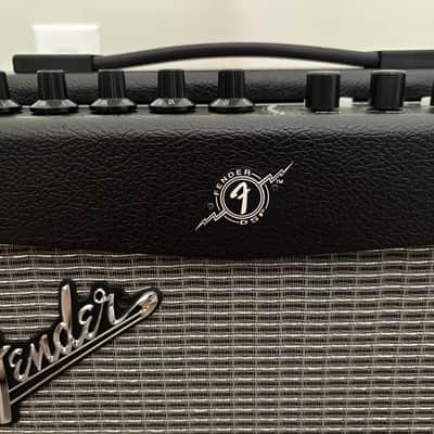 Fender Mustang I (v.2) 20W 8" Combo Guitar Amplifier With Fuse Editing Software image 8