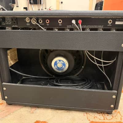 Fender Deluxe Reverb II 2-Channel 20-Watt 1x12" Guitar Combo 1981 - 1986 - Black image 2
