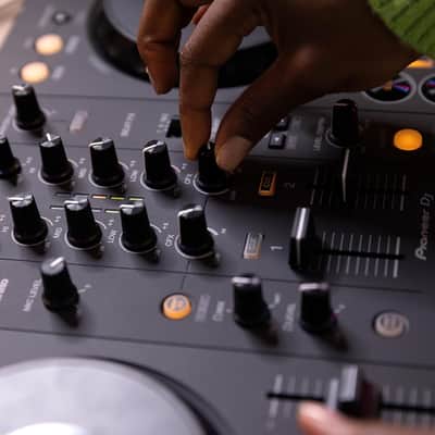 Pioneer DDJ-FLX4 2-Channel DJ Controller Mixer image 4
