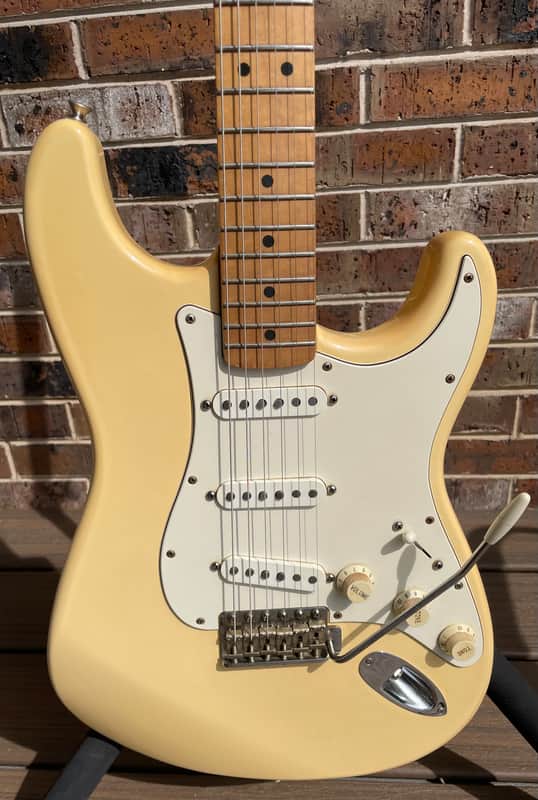 Fender California Stratocaster with Maple Fretboard 1997 - 1998 - Vintage White image 1