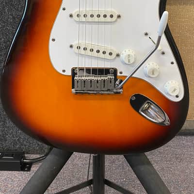 Used 1994 Fender 40th Anniversary American Standard Stratocaster with Rosewood Fretboard image 2