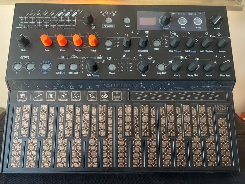 Arturia MicroFreak 25-Key Algorithmic Synthesizer with DECKSAVER AND HARD CASE image 1