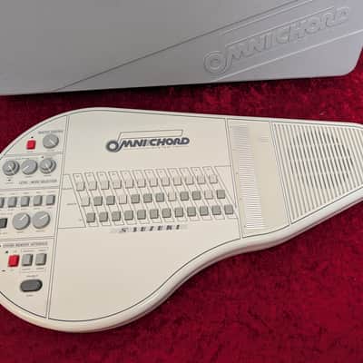 Vintage Suzuki Omnichord System Two Model OM-84 Synthesizer w/ Hard Case, Manual & Overlay 1984 - Ivory image 4