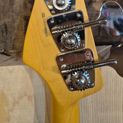 Fender Aemerican profesional classis 2025 - hi gloss image 3