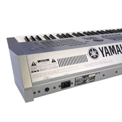 Yamaha MOTIF ES6 61-Key Synthesizer Workstation Keyboard image 6