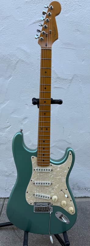 Fender Roadhouse Stratocaster with Maple Fretboard 1997 - 2000 - Teal Green Metallic