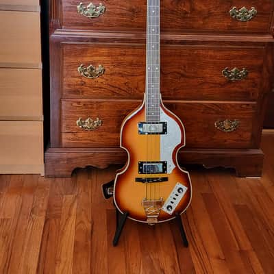 Rogue VB100 - Sunburst with Ashdown Amp image 2