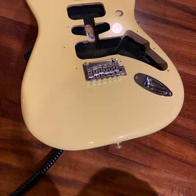 Fender Butter Cream Yellow Player Strat Stratocaster Alder Body 2 Point Bridge image 2