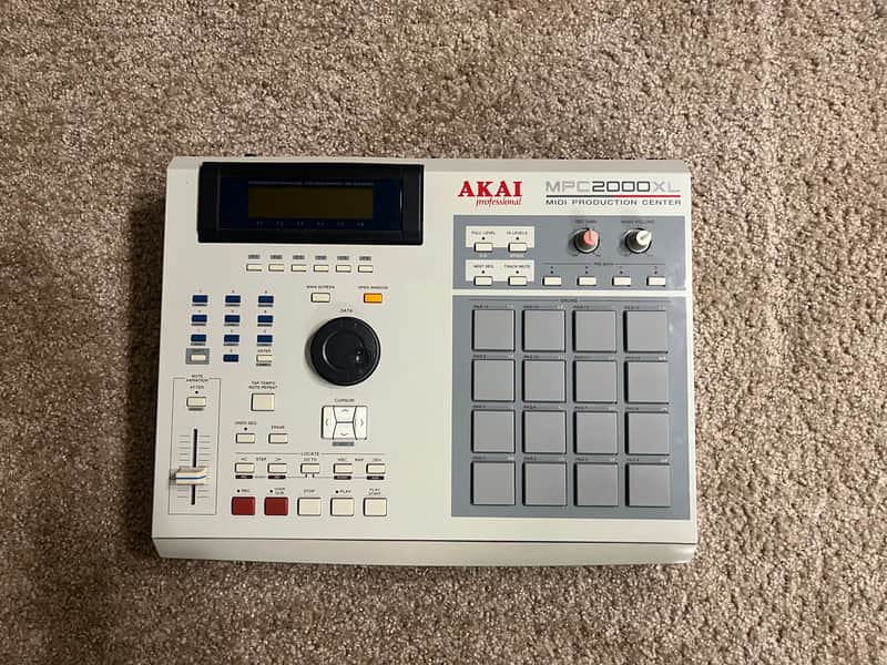 Akai MPC2000XL MIDI Production Center 2000 - 2005 - Grey image 1