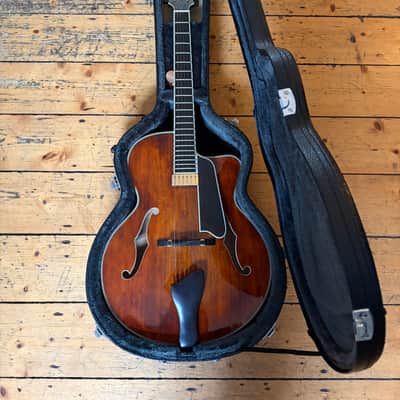 Used Heritage Eagle Classic Hollowbody Electric Guitar Sunburst