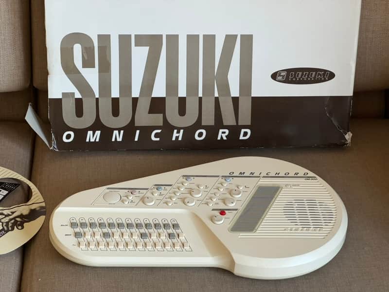 鈴木楽器　オムニコード(omnichord) omnichord OM-300 Suzuki Omnichord OM-300 - What To Know & Where To Buy | Equipboard