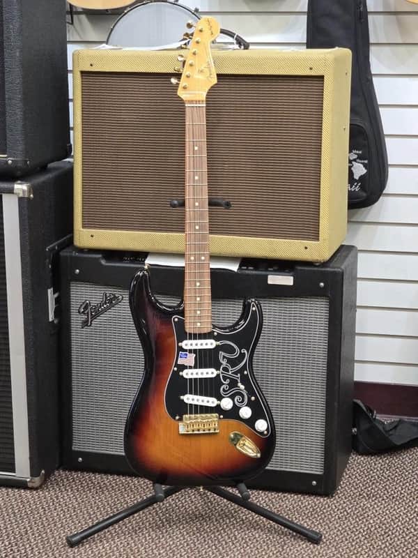 Fender Stevie Ray Vaughan Stratocaster 3Color Sunburst