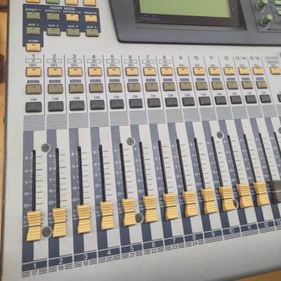 Yamaha Digital mixing console 01V 1998 - Grey image 4