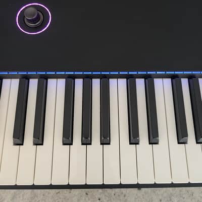 Native Instruments Komplete Kontrol S88 MK3 - Present - Black image 5
