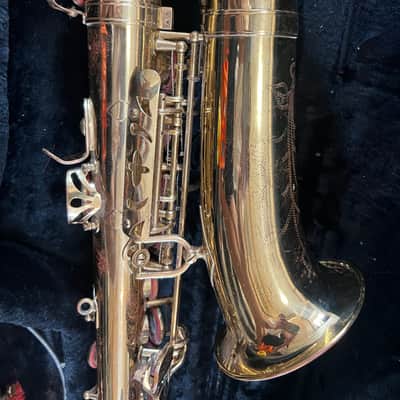 Alto Saxophone with case and mouthpiece image 6