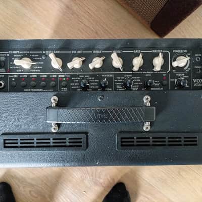 Vox Valvetronix VT20+ 30-Watt 1x8" Modeling Guitar Combo 2010 - 2015 - Black image 2