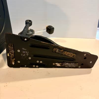DW 3000 Series Single Bass Drum Pedal DWCP3000 Dual Chain with Hard Case. Note: Case does not latch on. image 6