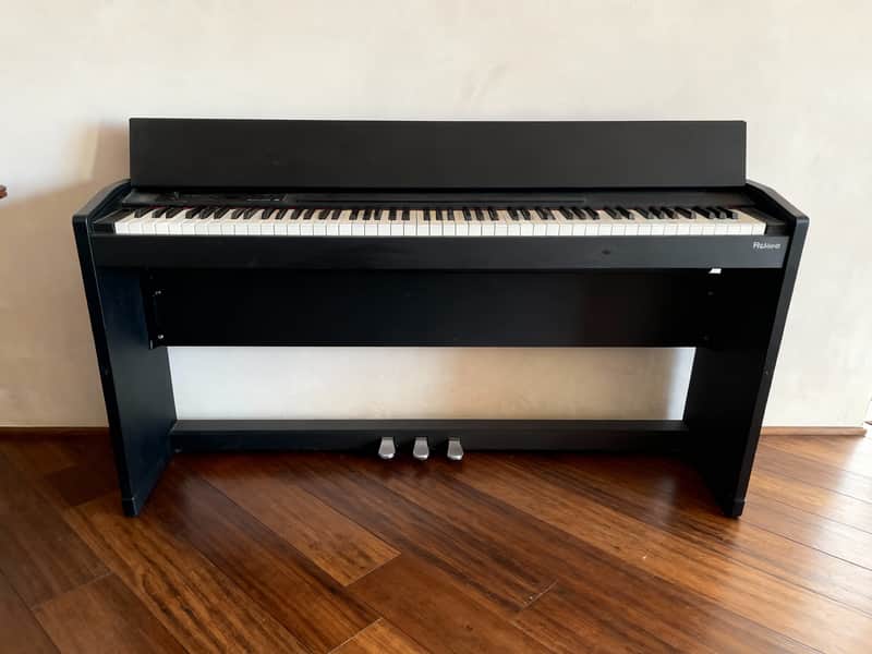 Roland F-120 88-Key SuperNATURAL Piano 2011 - 2012 - Black Bild 1