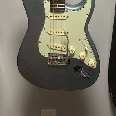 Fender Deluxe Roadhouse Stratocaster with Pau Ferro Fretboard 2018 - 2021 - Mystic Ice Blue image 2