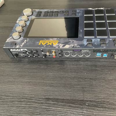 Akai MPC Live Standalone Sampler / Sequencer 2017 - 2020 - Black image 4
