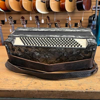 Hohner 41-Key Vintage Accordion image 8
