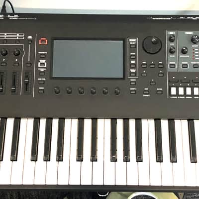 Roland Fantom 7 76-Key Workstation Keyboard 2019 - Present - Black