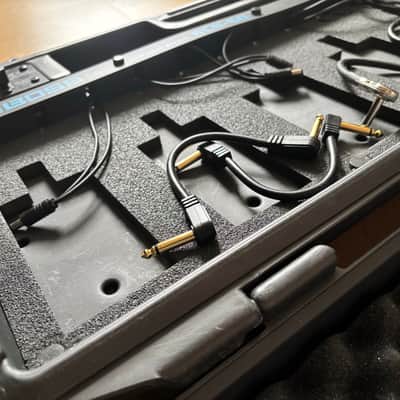 Boss BCB-60 Powered Pedalboard / Carrying Case – Routing Panel, Foam & Cables image 3