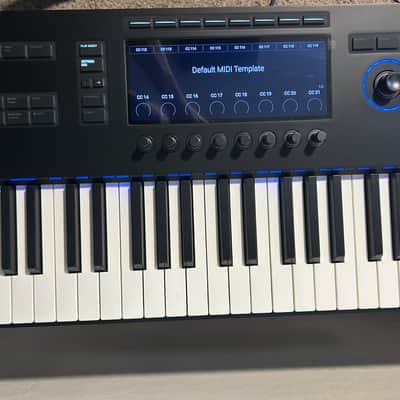 Native Instruments Komplete Kontrol S88 MK3 2023 - Present Black image 3